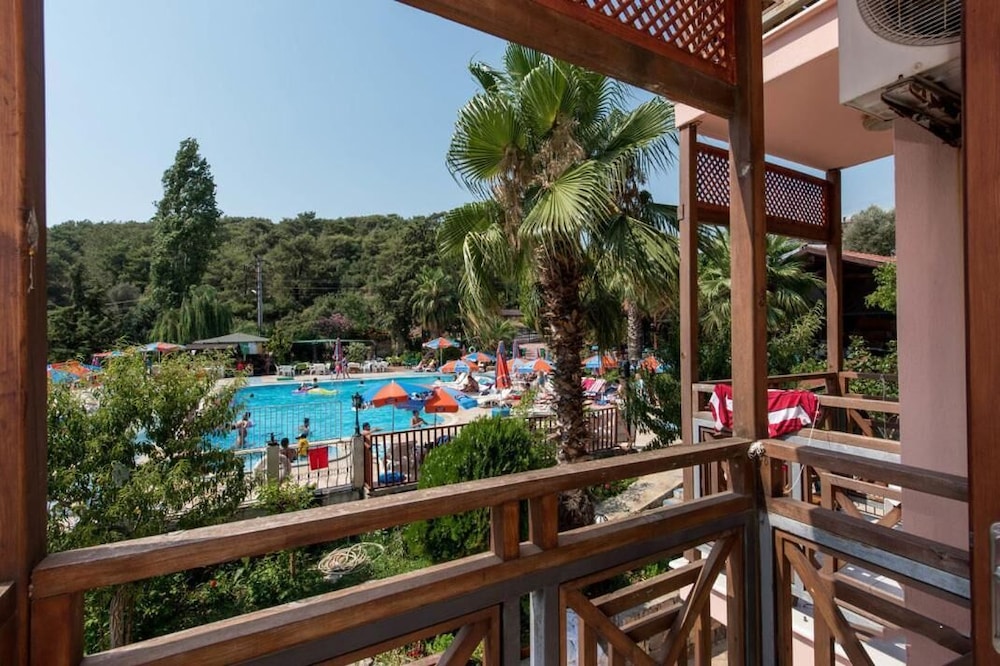 Pink Palace Hotel 17/69