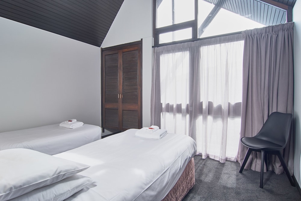2 BEDROOMS, APARTMENT