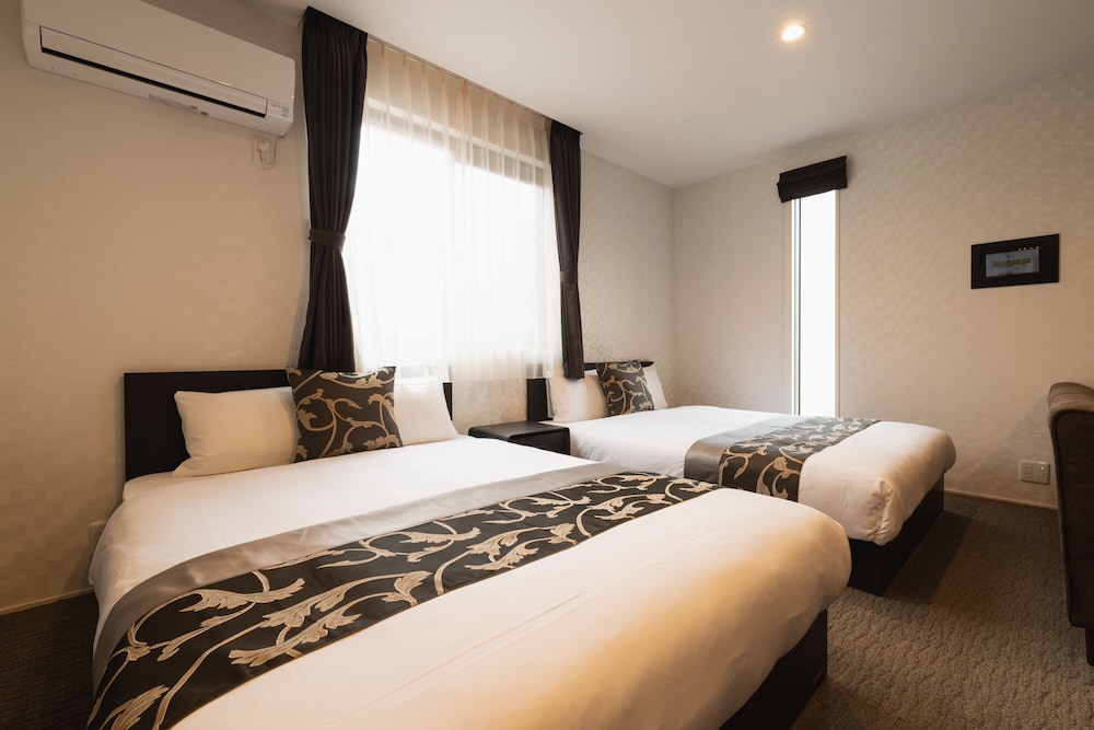 STANDARD, 2 DOUBLE BEDS