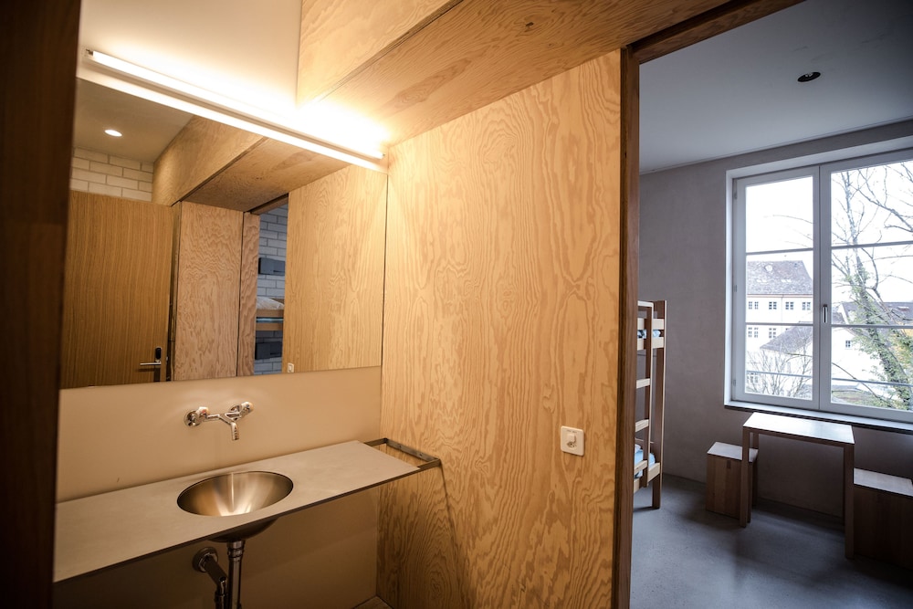 سكن مشترك مختلط قياسي بستة أسرّة بحمام مشترك، Youth Hostel Basel 3/4