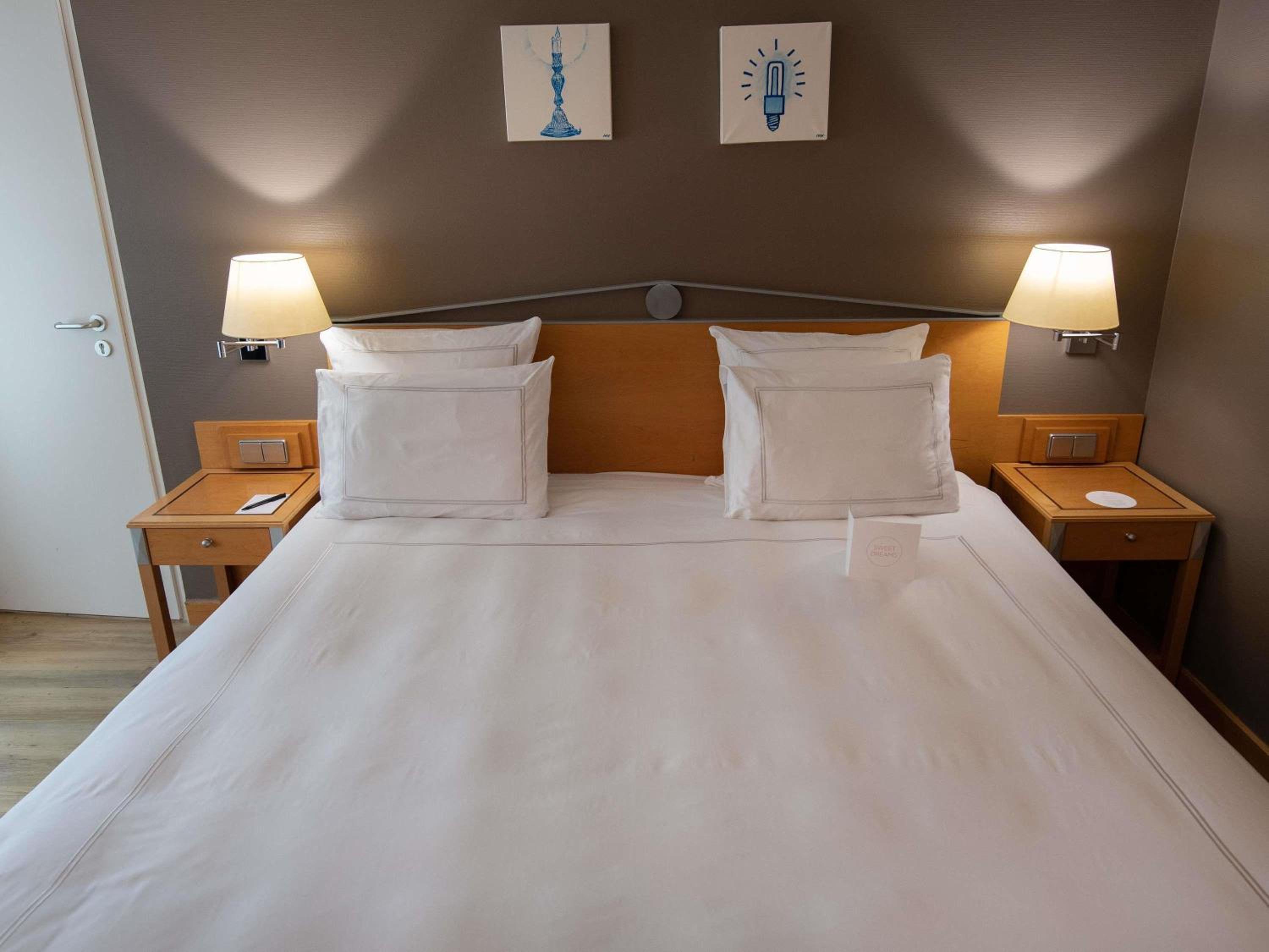 غرفة كلاسيكية بسرير كوين، Swissotel Amsterdam 3/5
