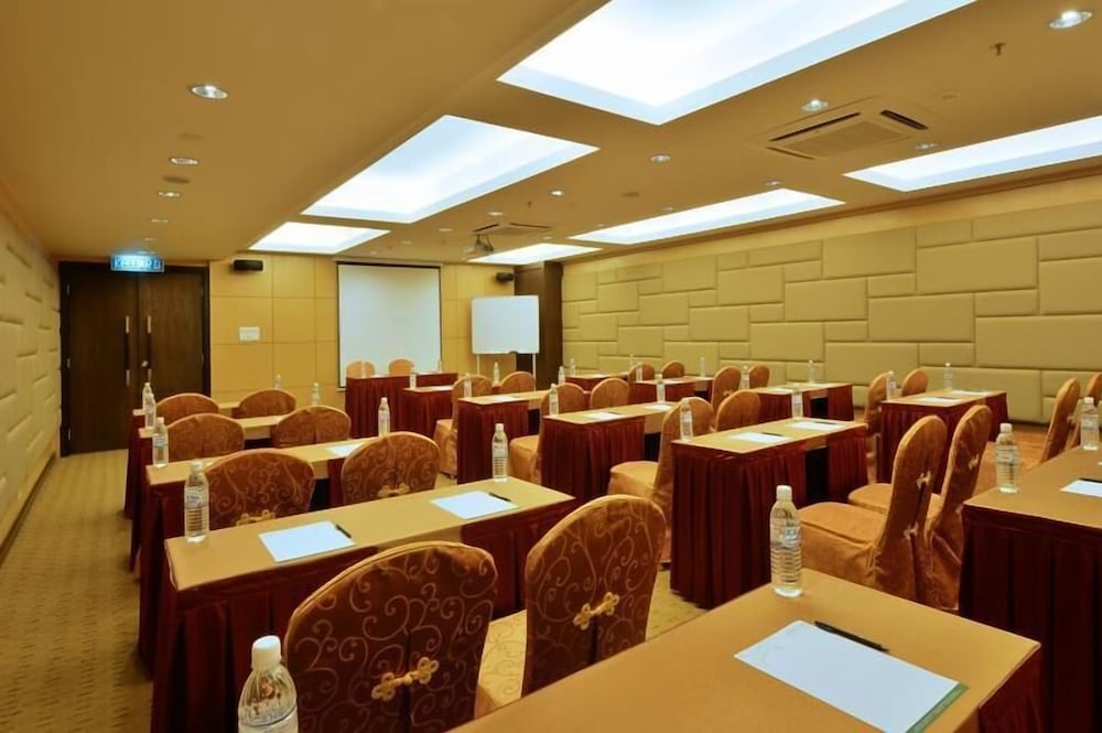 Lintas View Hotel 20/21