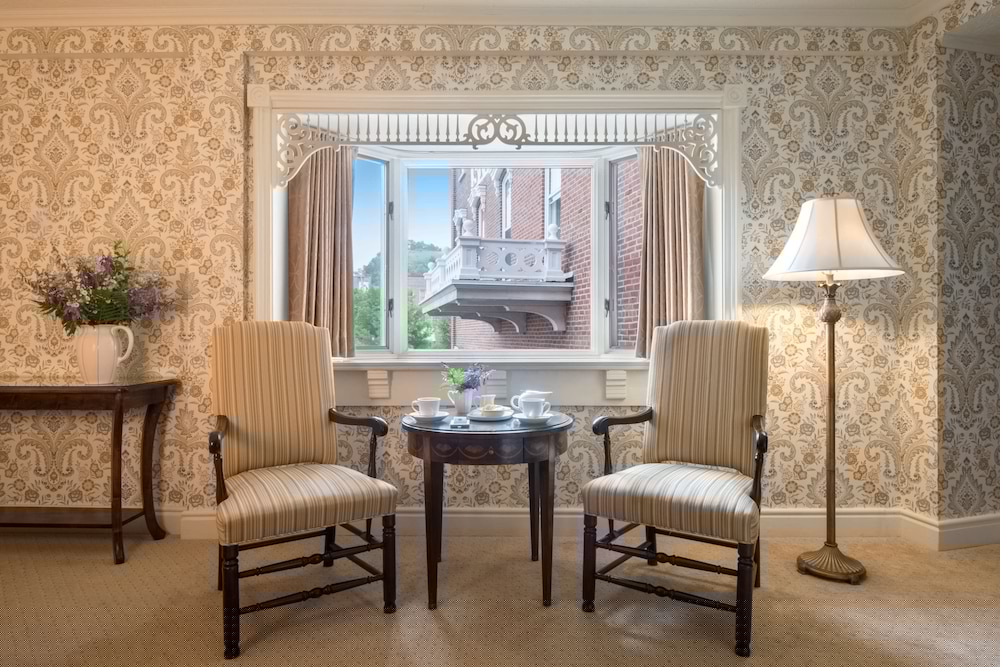 St. James Hotel 22/35