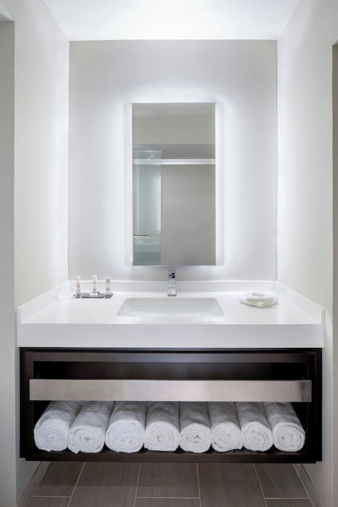 Concierge, 2 Queen Beds, Marriott St Petersburg Clearwater 9/10