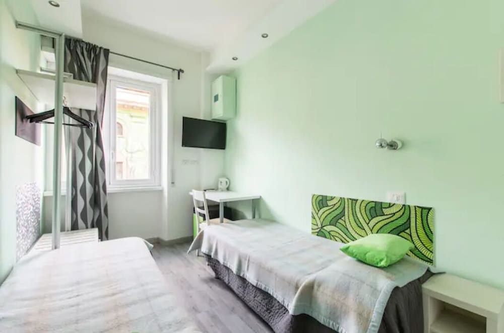 GREEN, DELUXE, TWIN BEDS