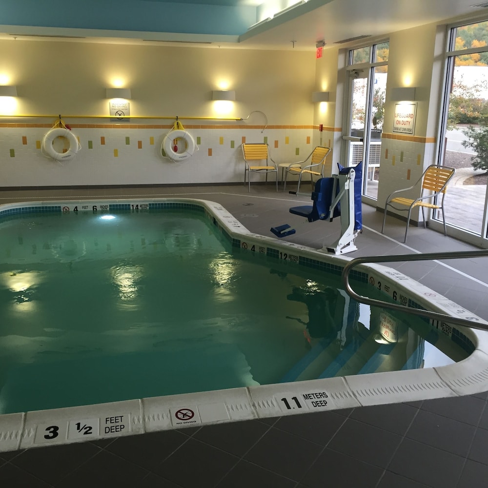 Fairfield Inn Suites Utica 13/47