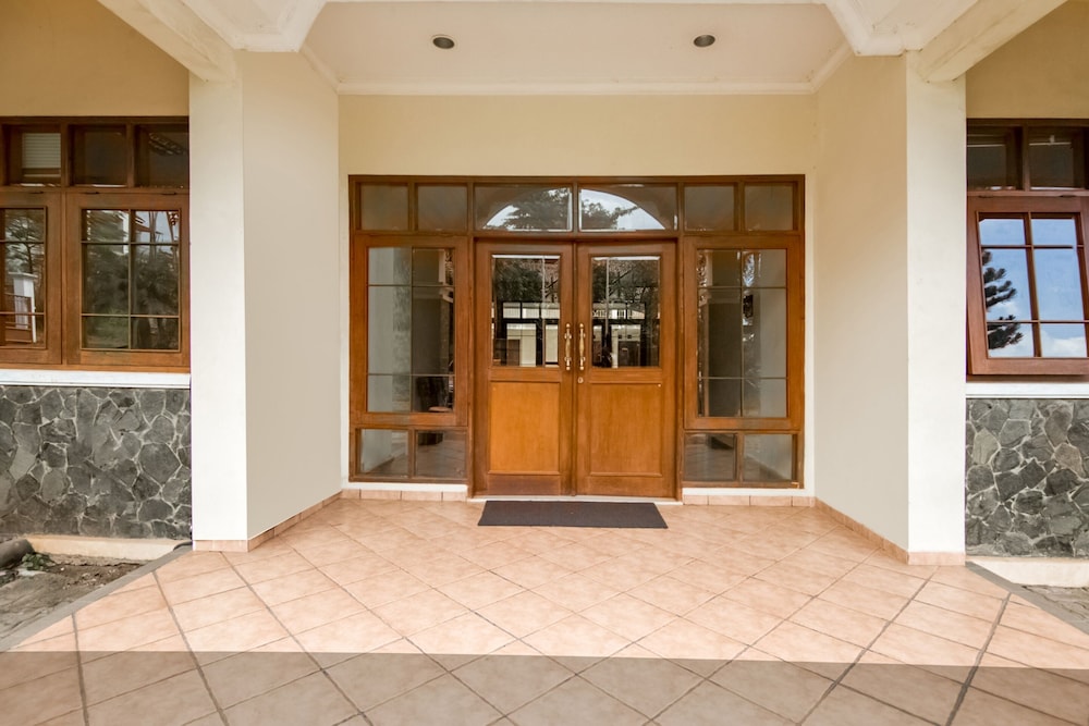 OYO 3335 Wisma Langen Werdhasih 4/28