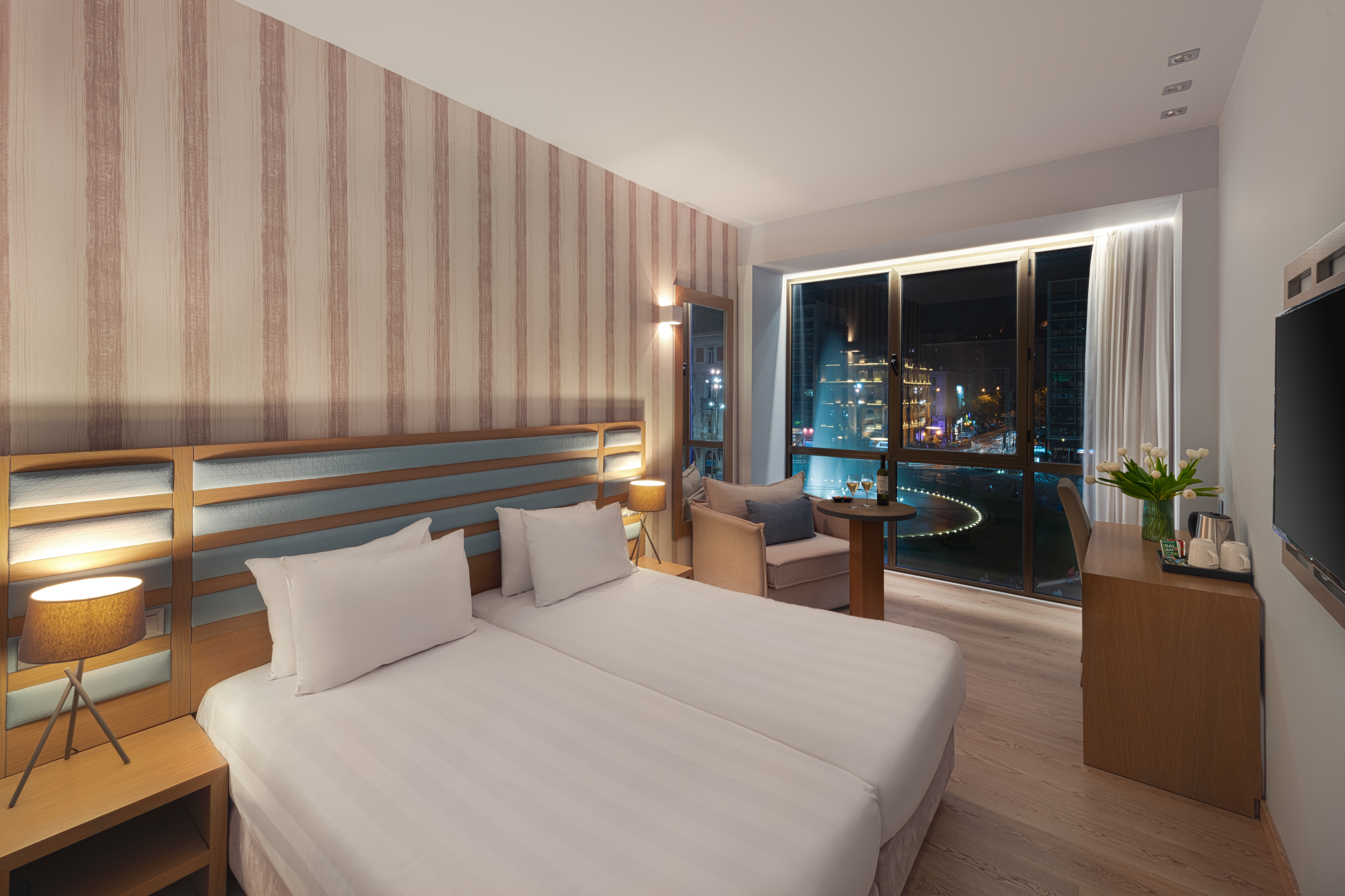 Deluxe, Double Bed, Fountain View