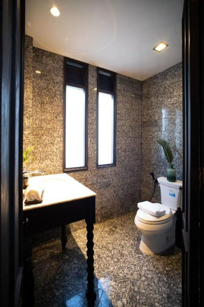 Baan Tuk Din Hotel 50/50