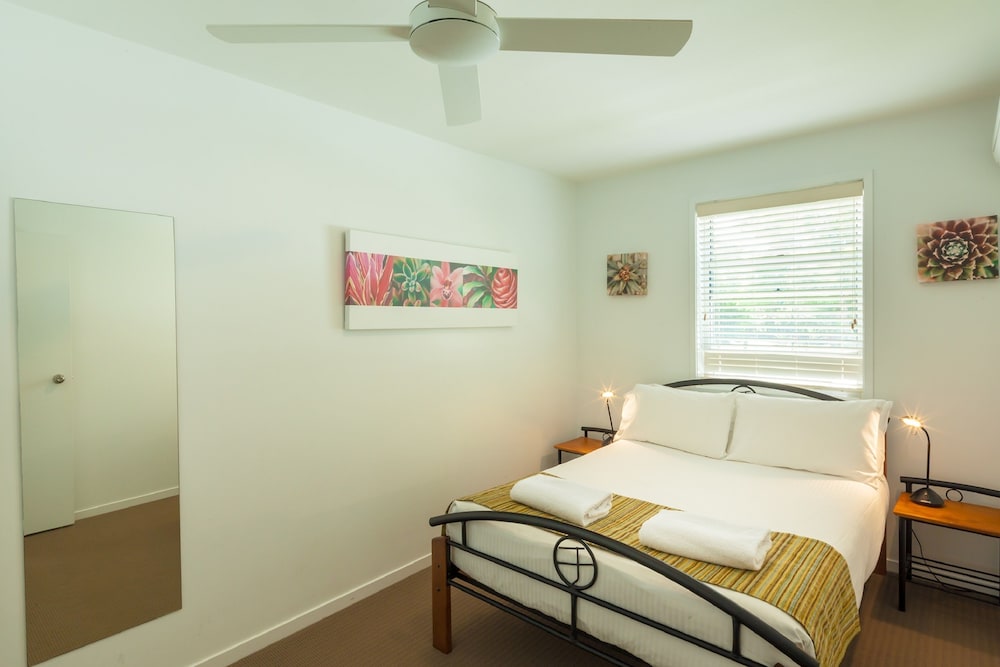NOOSA ENTRANCE WATERFRONT RESORT 18/80