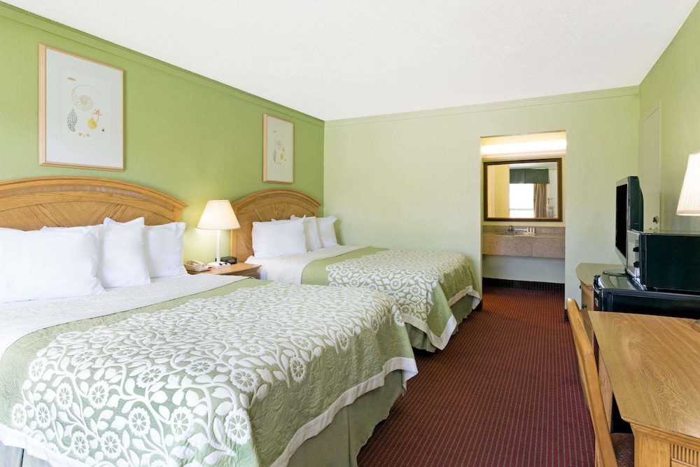 Days Inn By Wyndham Washington 8/17