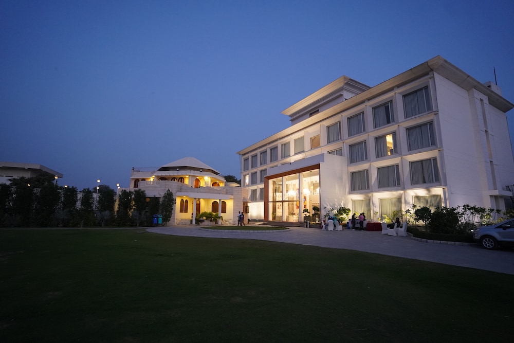 Stardom Hotels & Resort 6/48
