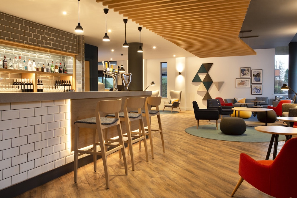 Holiday Inn Express Cheltenham 10/58