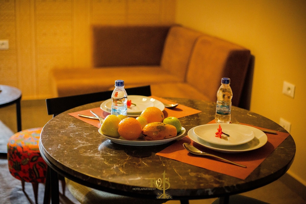 Roots Hotel Apartment 28/39