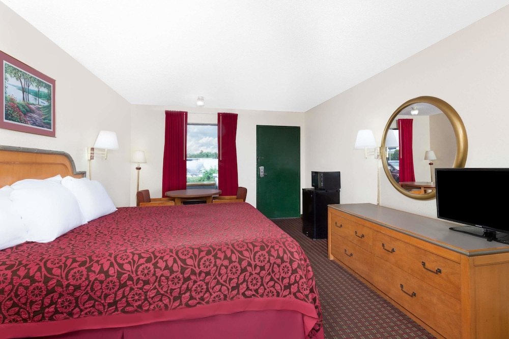 Days Inn by Wyndham Columbia NE Fort Jackson 10/23