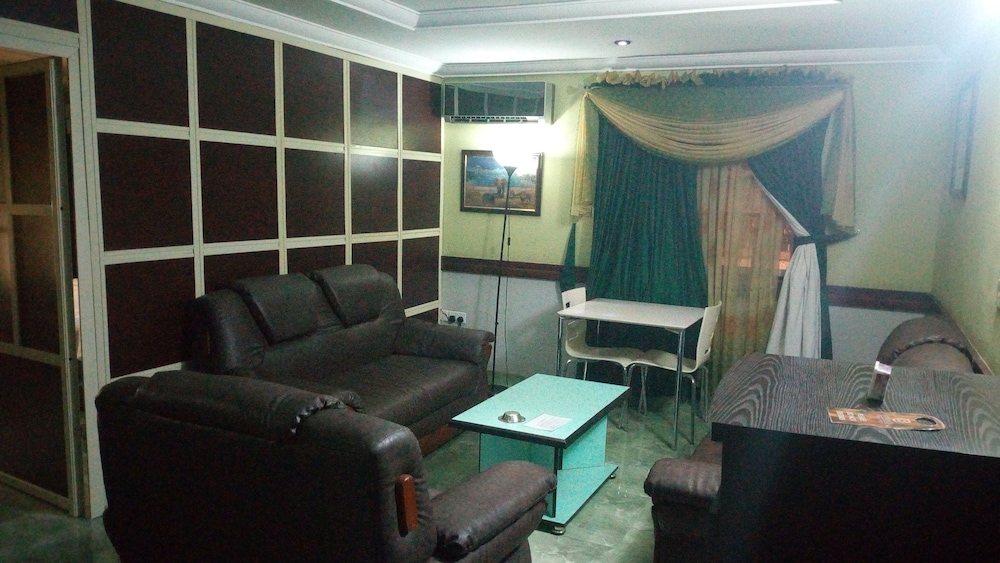 Brighton Hotel And Suites 13/20