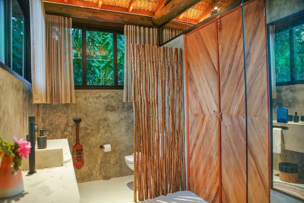 Villa Manakas 8/78