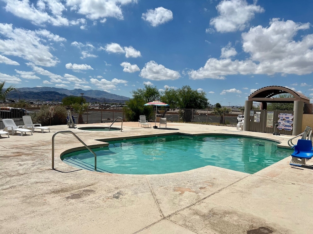Studio6 Suites Lake Havasu City AZ 57/61