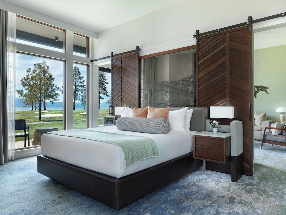 Efficiency, Suite, King Bed, Lake View