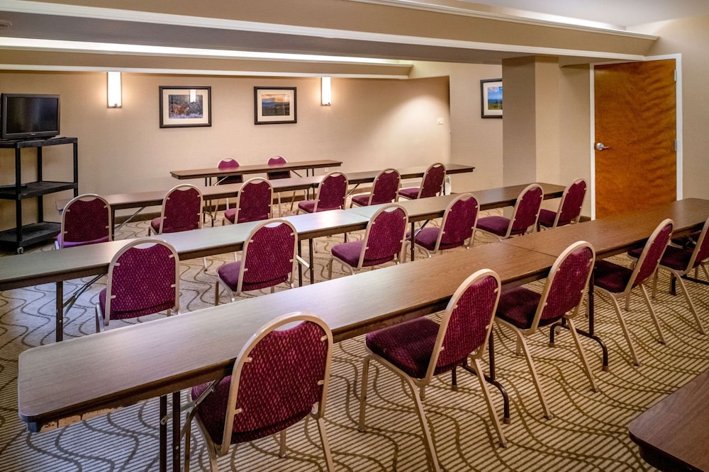 Comfort Inn & Suites Grundy, VA 8/22