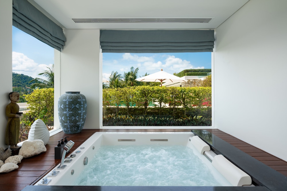 swimming pool spa