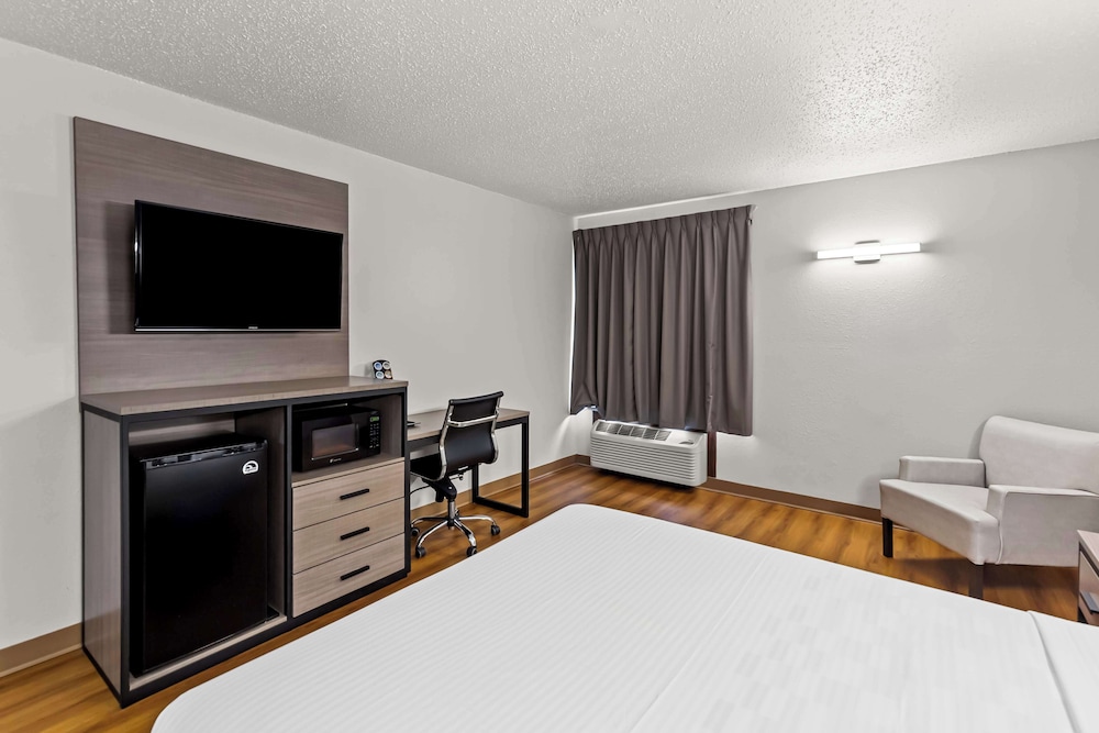 Red Lion Inn & Suites Pontoon Beach 25/55