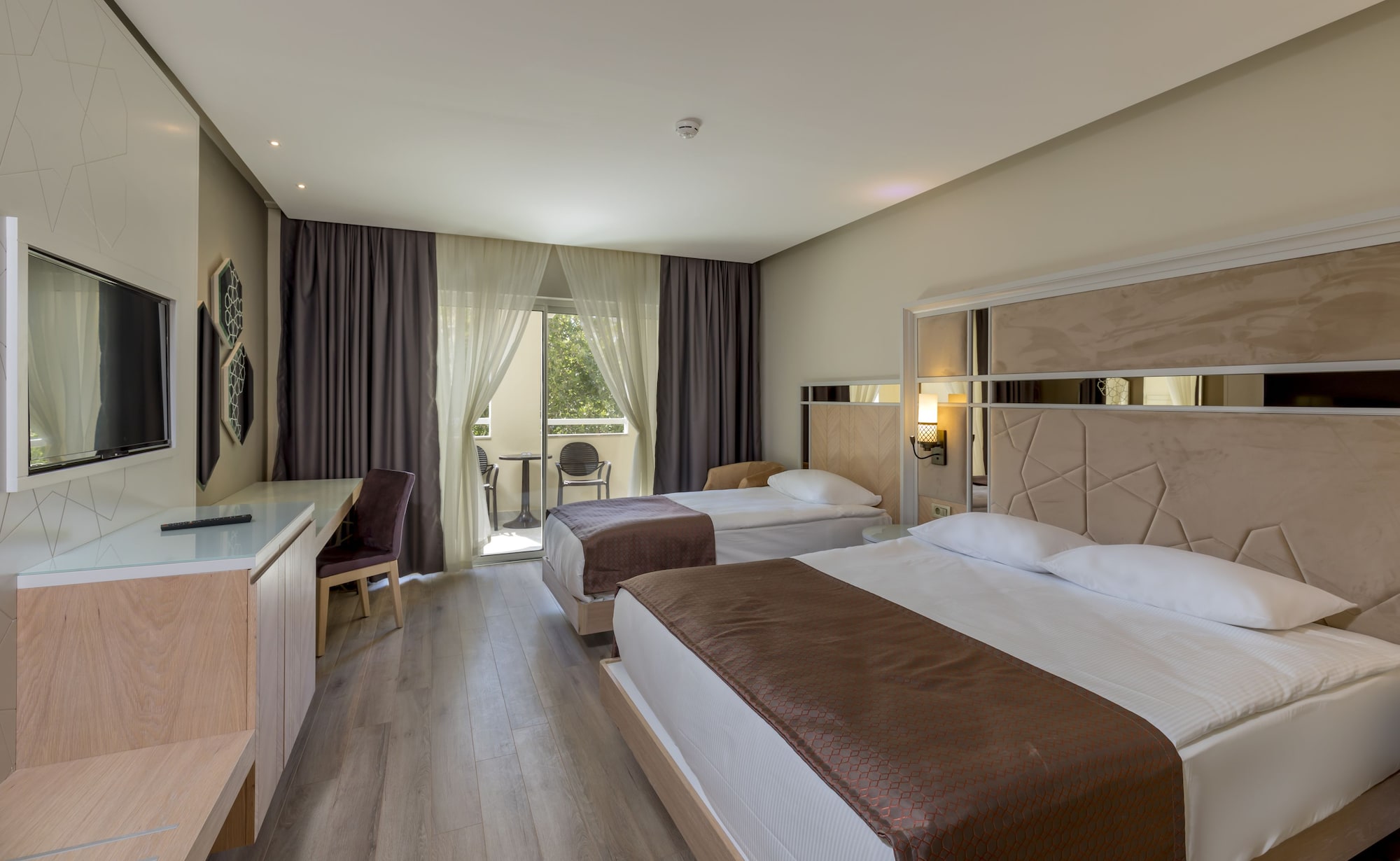 1 BEDROOM, DELUXE