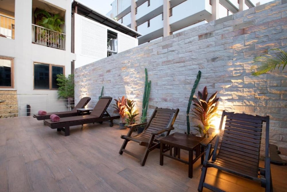 Orchid Garden Hotel 53/64