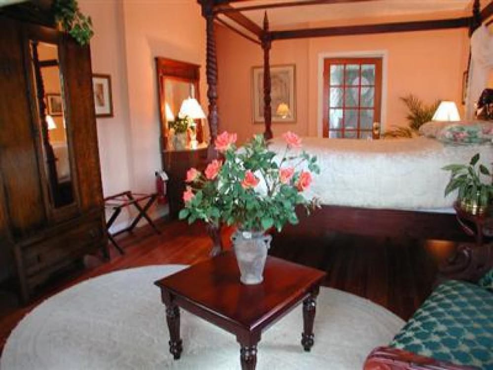 Old City House Inn and Restaurant 26/33