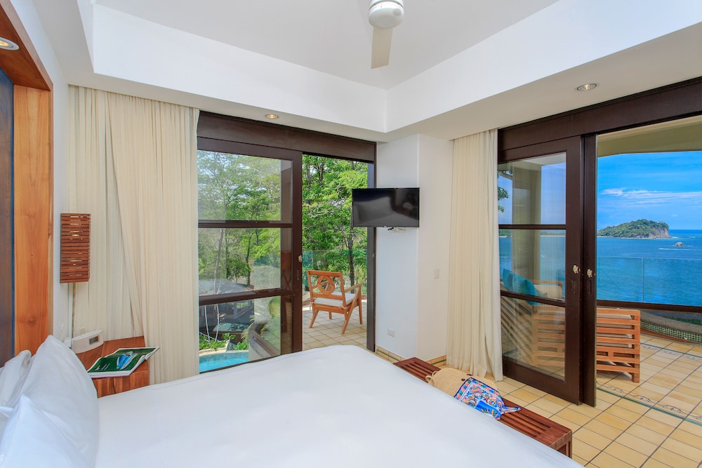 Arenas del Mar Beachfront & Rainforest Resort 17/75
