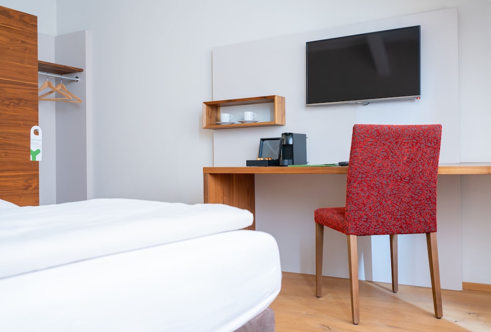 eee hotel Perg 19/43