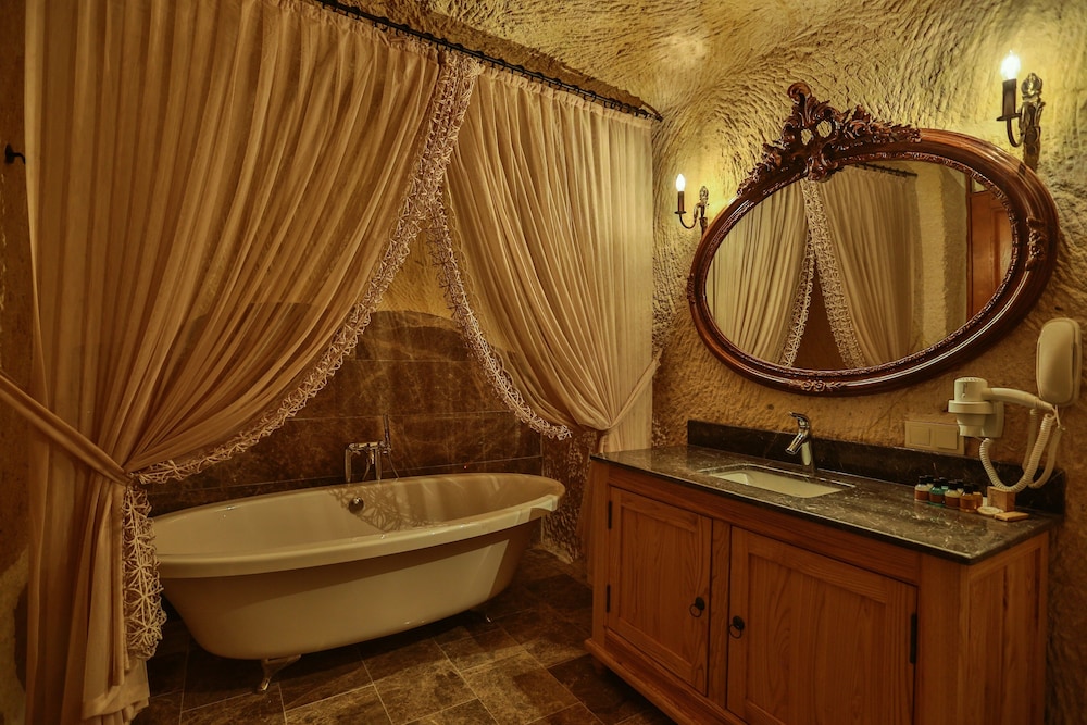 Acropolis Cave Suites 50/50