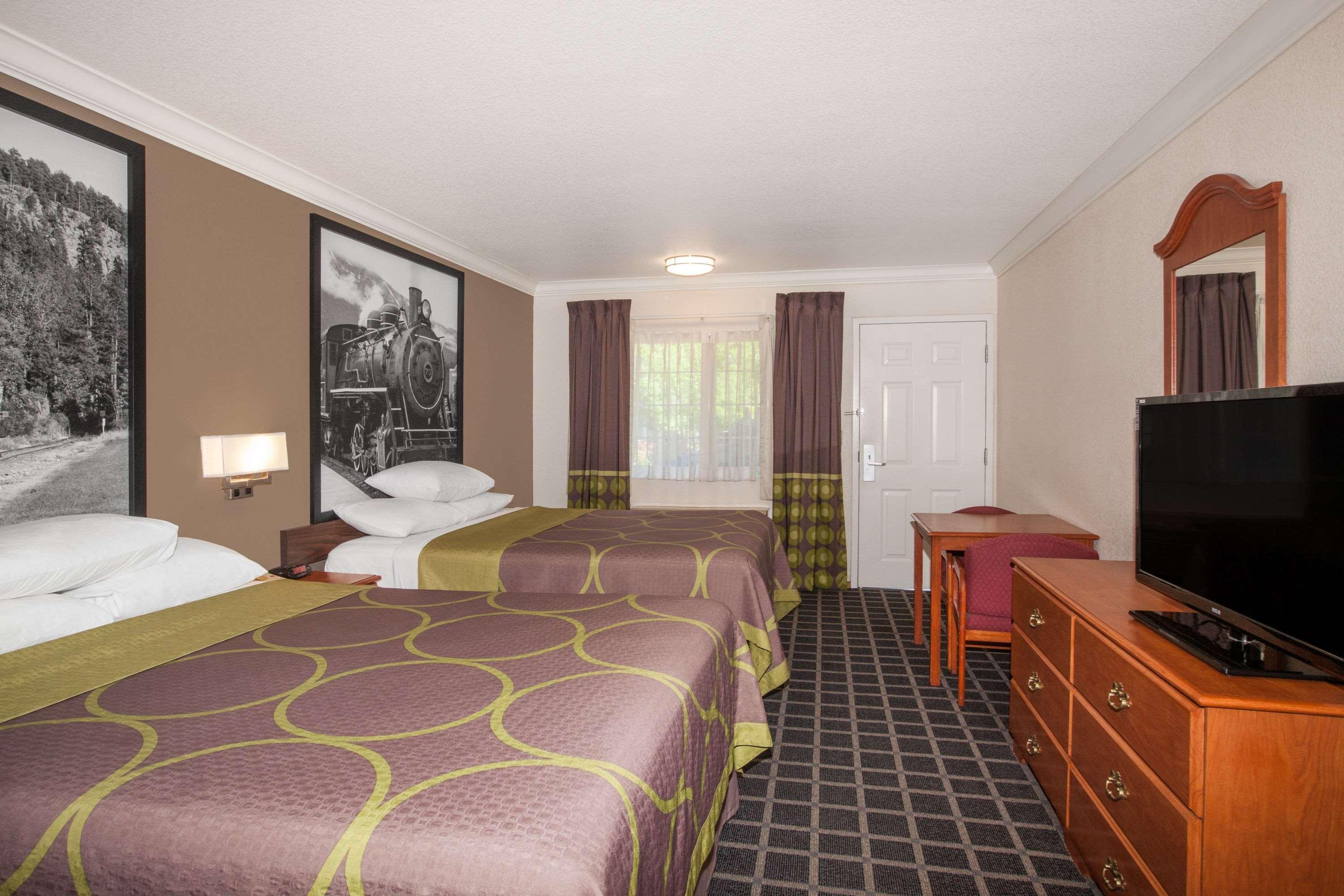 Creekside Inn & Suites 34/47