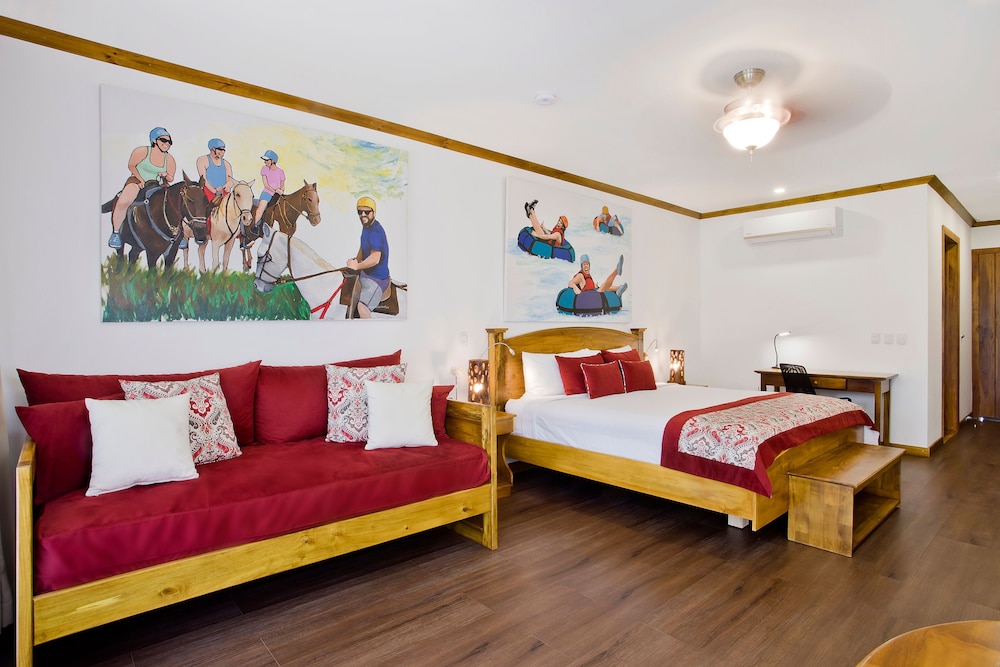 Suite, King Bed, Mountain View