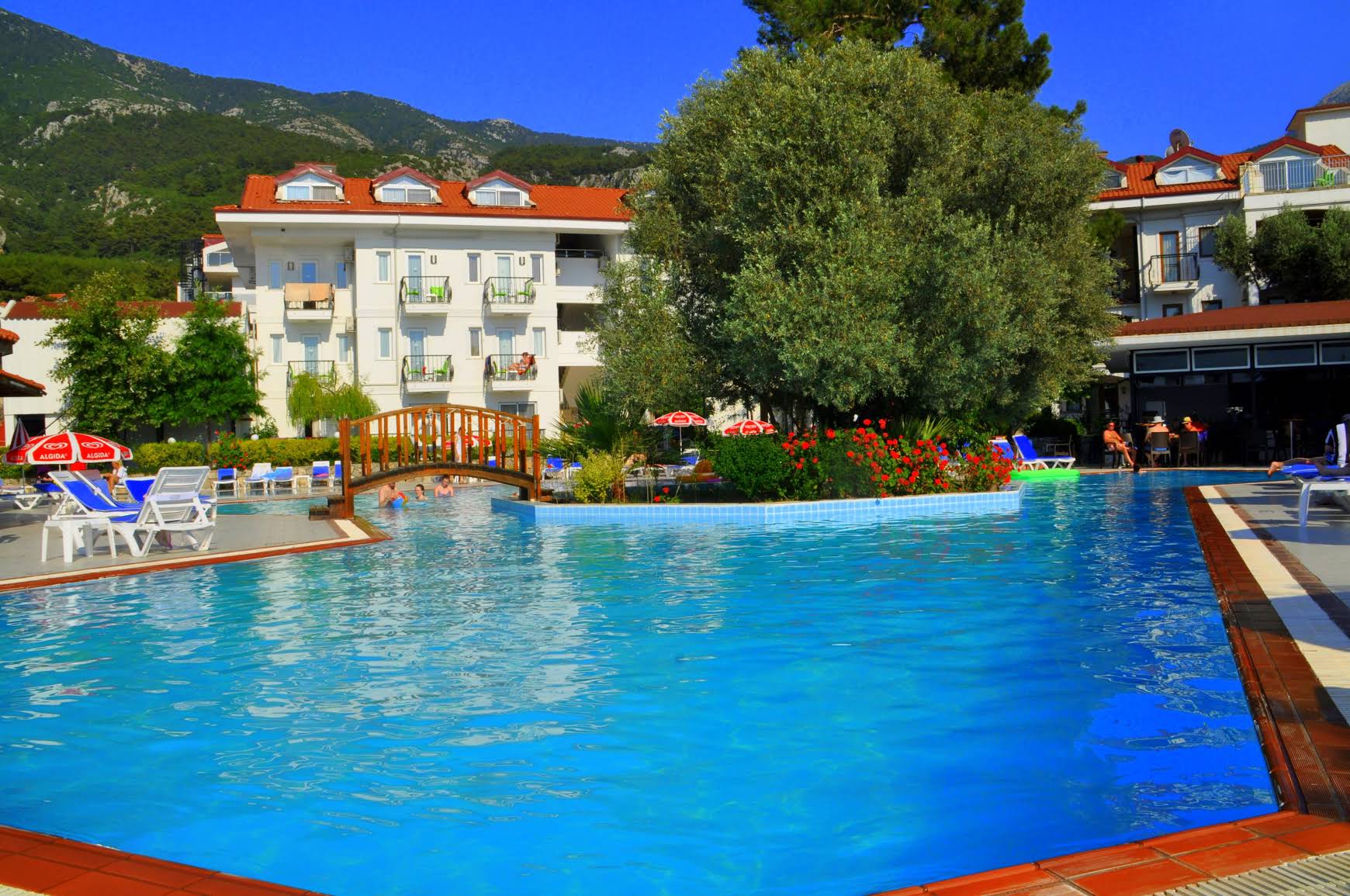Sunshine Holiday Resort 62/66