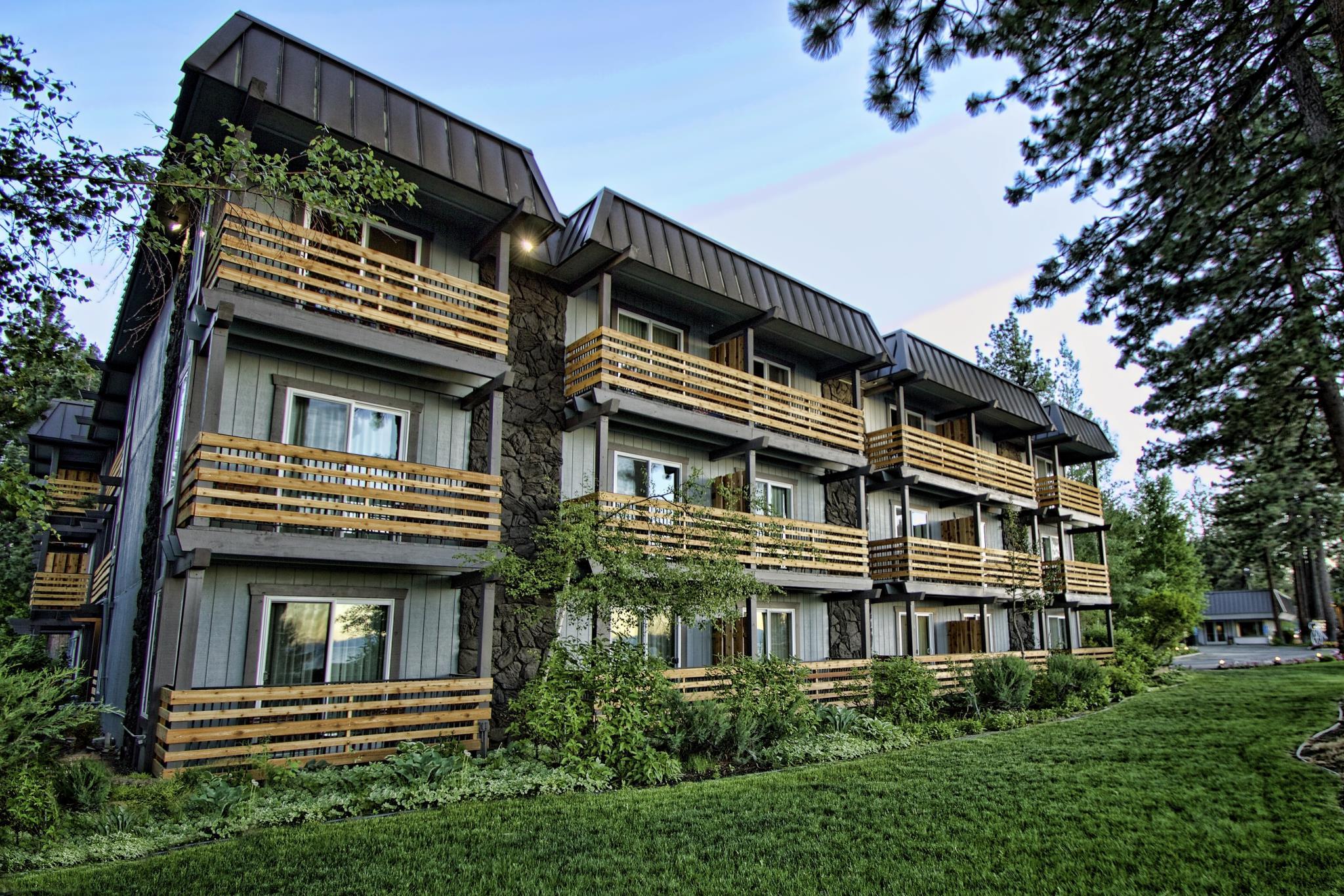 Room, Lake View