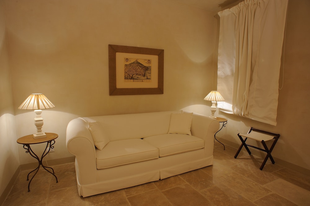 Castello Camemi 49/69