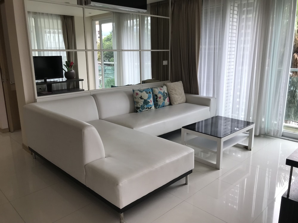 THE BAYCLIFF RESIDENCES 32/50