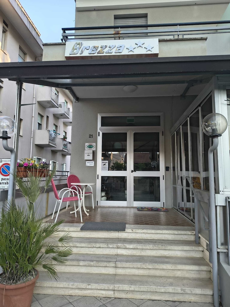 Hotel Brezza 5/50