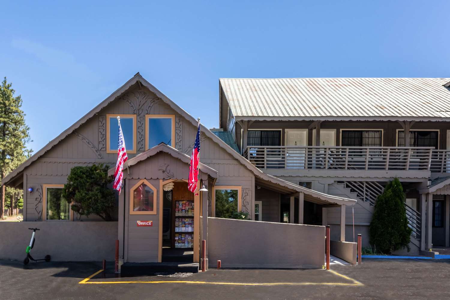 Econo Lodge Inn & Suites Heavenly Village Area 23/23