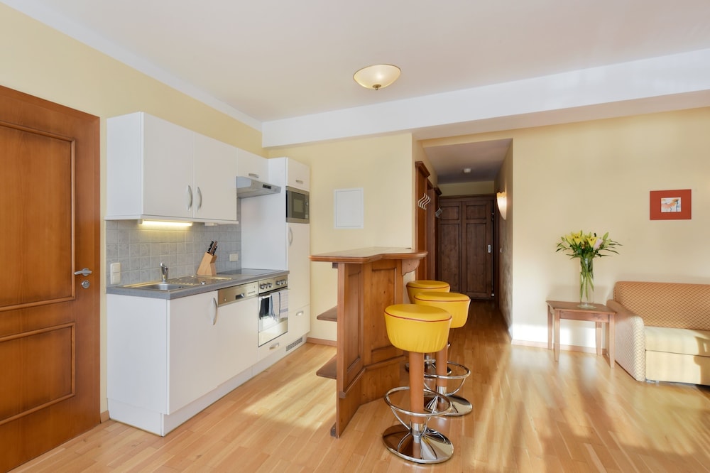 Cella Central Historic Boutique Hotel 57/69