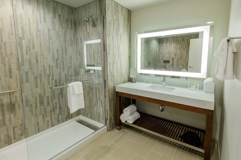 Courtyard By Marriott Lake Jackson 23/58