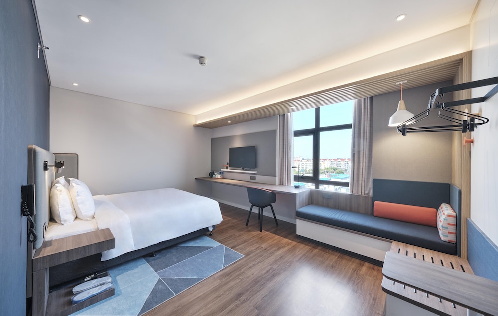Holiday Inn Express Shanghai Hongqiao North 46/70