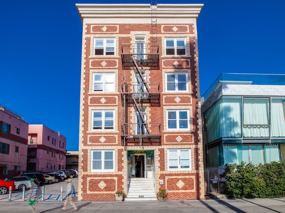 Venice Suites 3/68