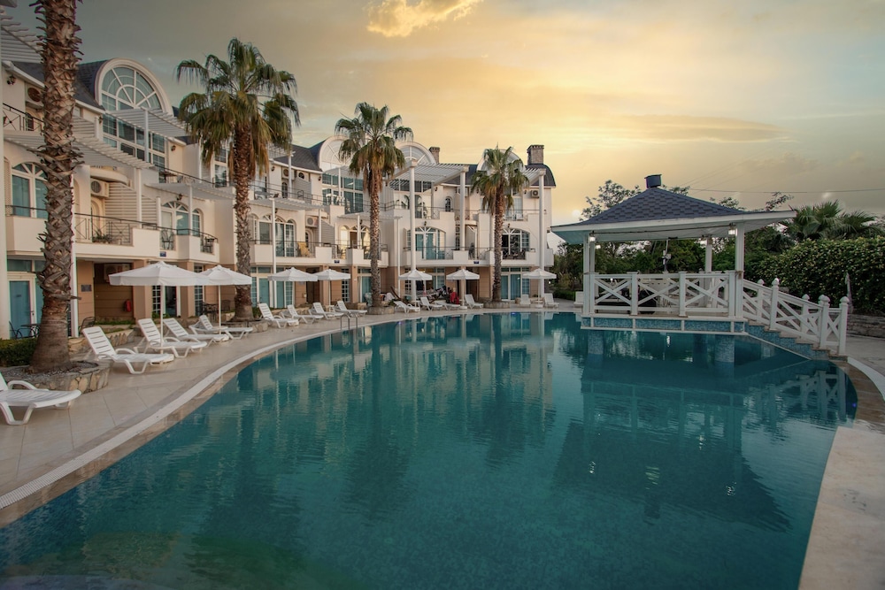 Seahorse Deluxe Hotel 61/66