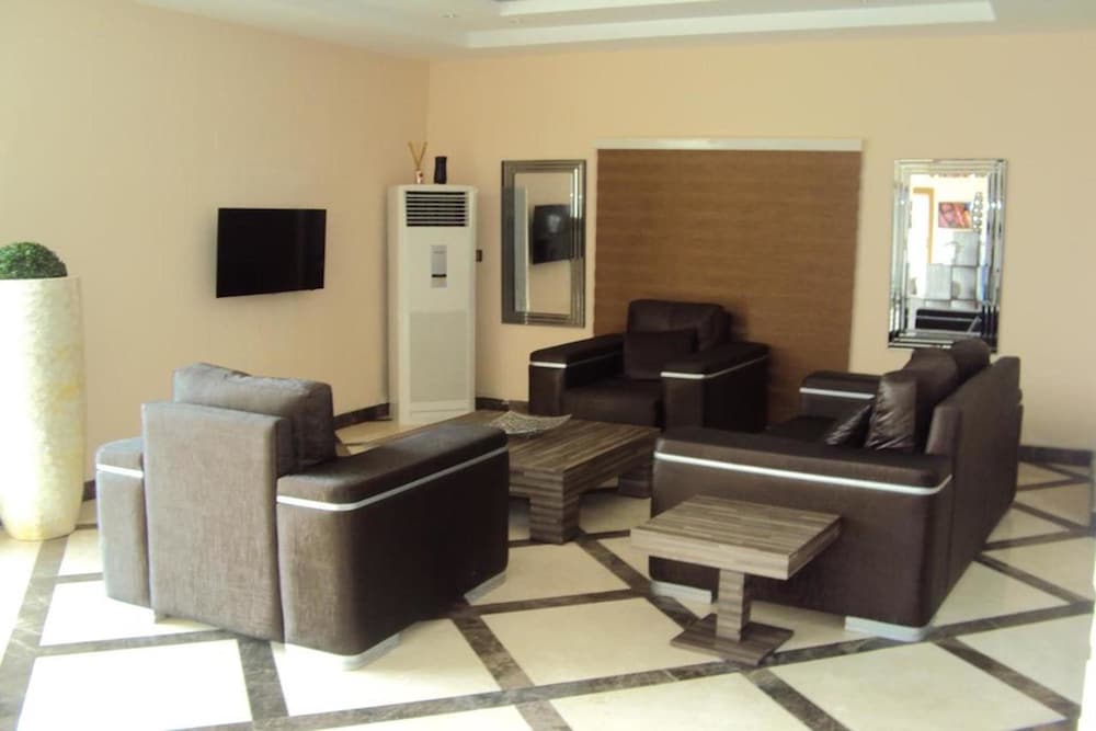 Ellyxville Hotels 34/39