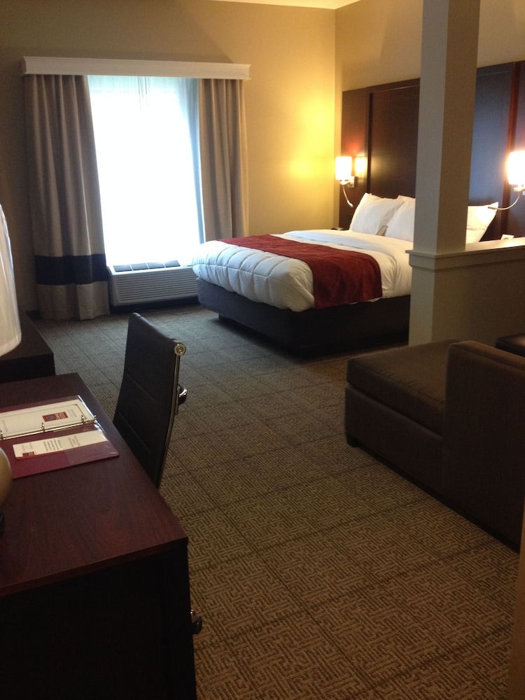 Comfort Suites Youngstown North 7/37