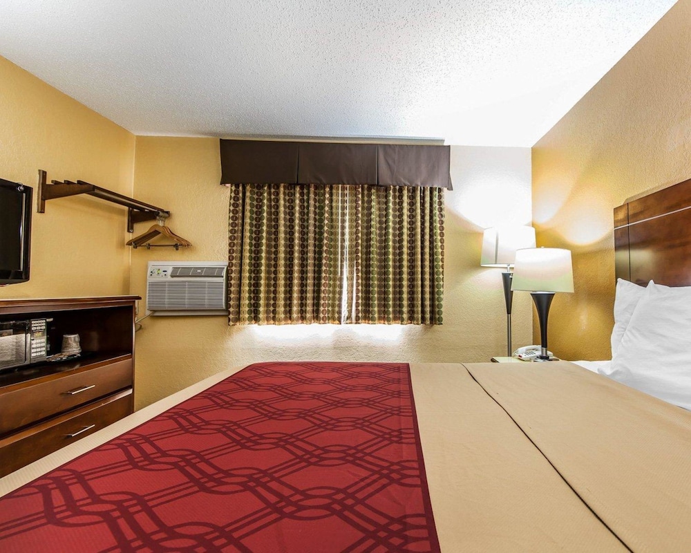 Econo Lodge Cartersville Emerson Lake Point 16/36