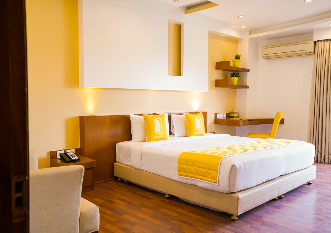 STUDIO, KING BED