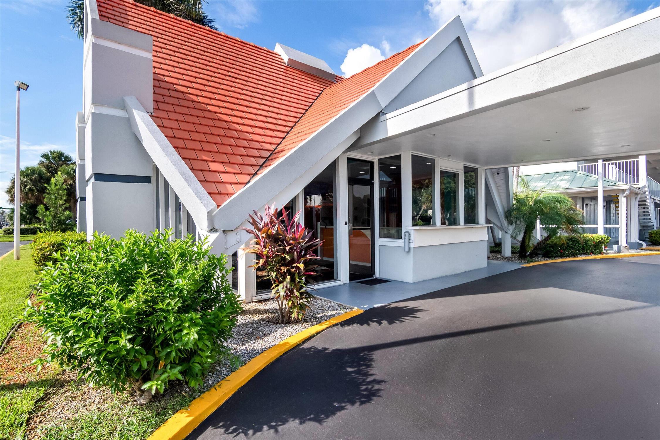 Howard Johnson By Wyndham Vero Beach / Downtown 15/22
